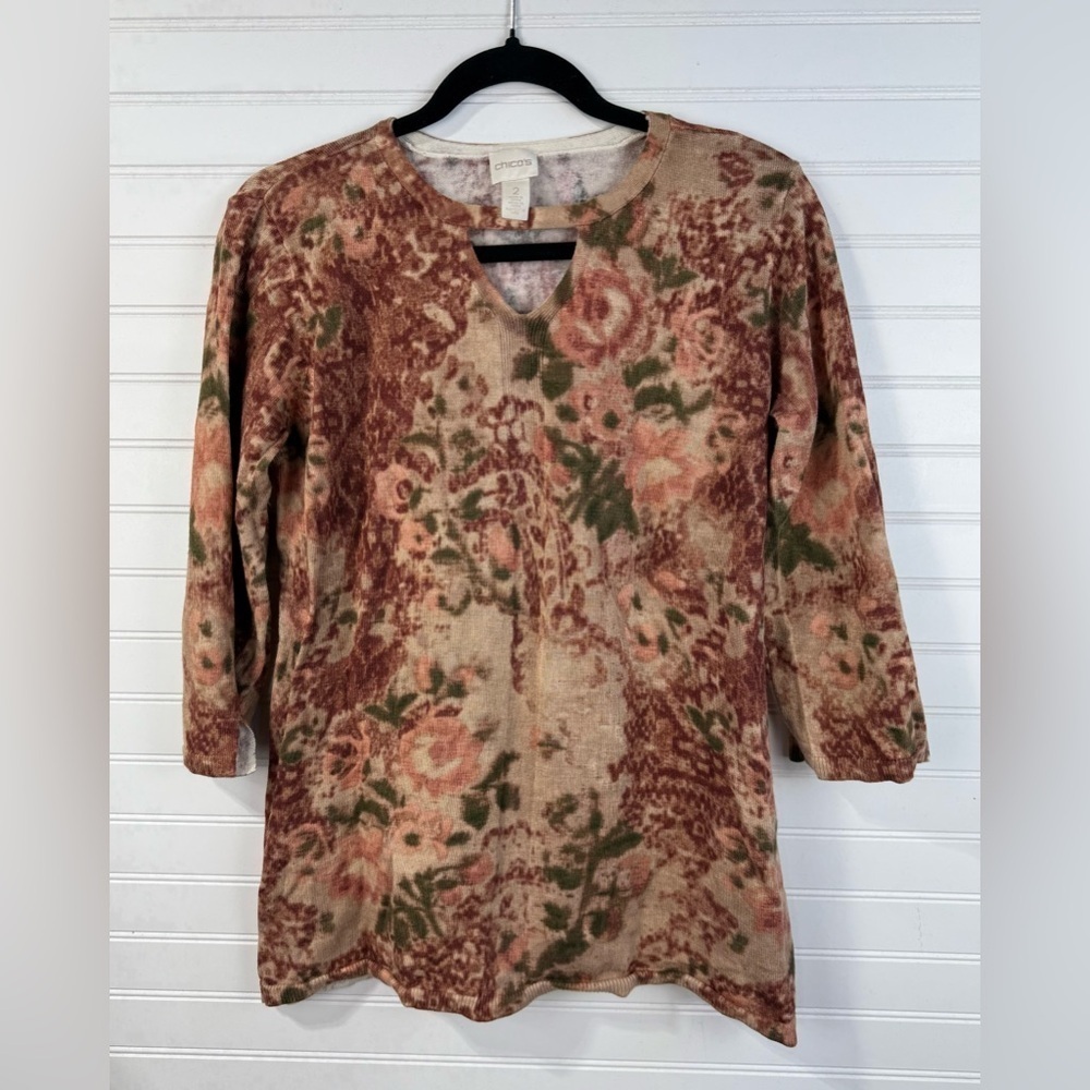Chico’s women’s fall colored floral keyhole neck 3/4 sleeves sweater. Size 2 (M)